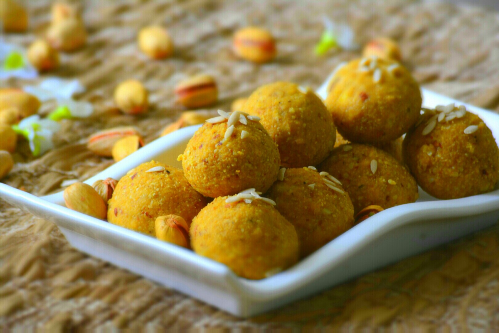 Besan Ke Laddu