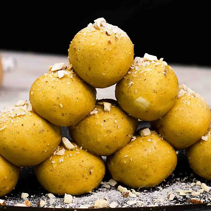 Besan Ke Laddu