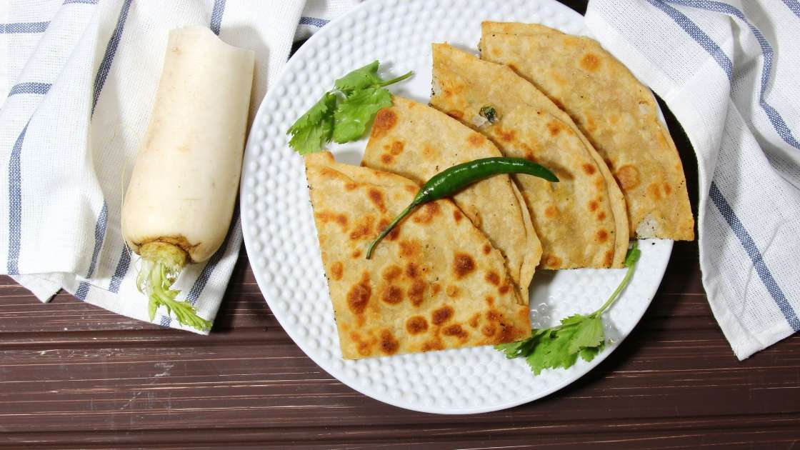 मूली पराठा (भरवां मूली के पराठे) रेसिपी: Mooli Paratha Recipe