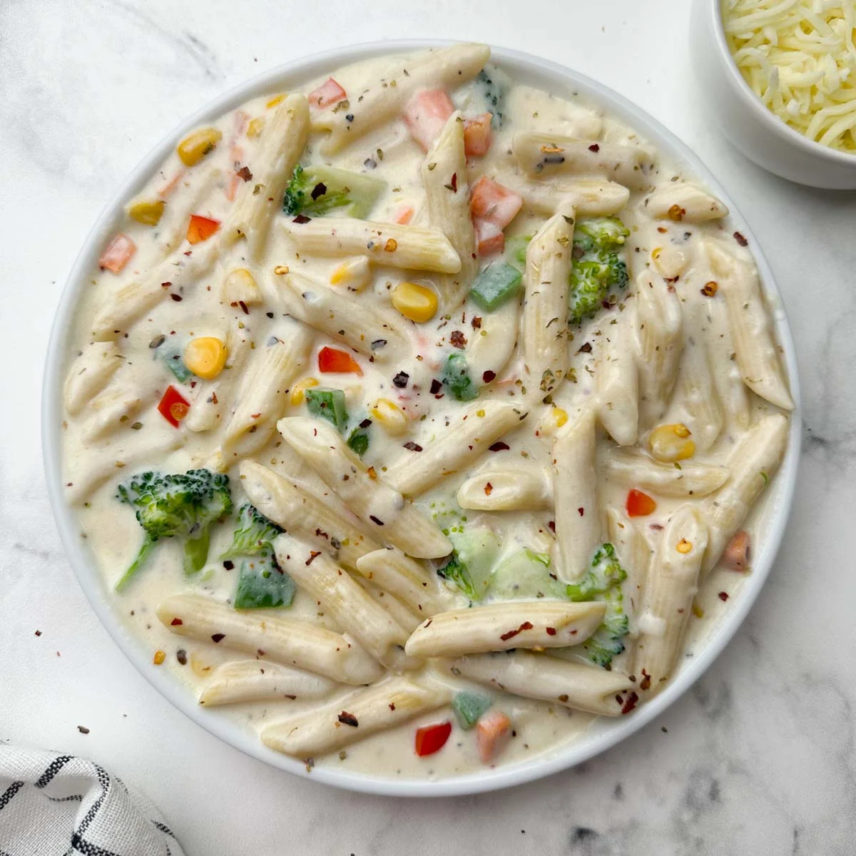 व्हाइट सॉस पास्ता: White Sauce Pasta