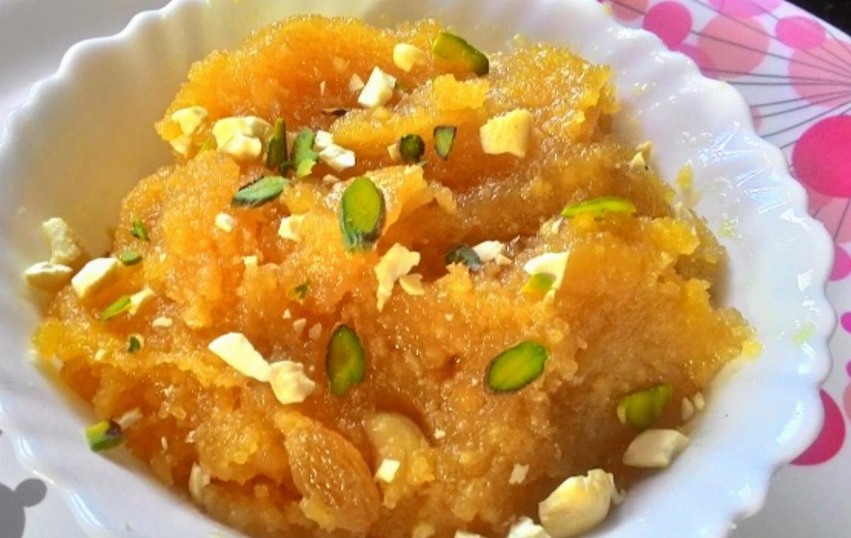 मूंग दाल हलवा रेसिपी | Moong Dal Halwa Recipe - Indianhealthyrecipes in ...